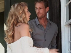 Pijpbeurt, Hondjeshouding, Sperma in gezicht, Hakken, Likken, Kut duiken, Rijden, Tatoeage