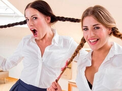 Anaal, Pijpbeurt, Hondjeshouding, Natuurlijke tieten, Mager, Tiener, Trio, Tweelingen