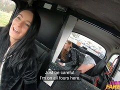 Noire, Blonde, Bottes, Voiture, Embrassement, Lesbienne, Chaussettes, String