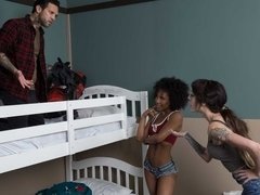 Cul, Noire, Sucer une bite, En levrette, Branlette thaïlandaise, Hard, Hôtel, Plan cul à trois