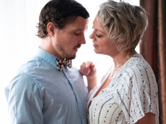 Gros cul, Gros seins, Blonde, Sucer une bite, Plantureuse, Rondelette, Embrassement, Mère que j'aimerais baiser