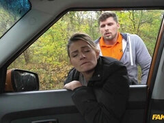 Любители, Жопа, Брюнетки, В машине, В одежде, На природе, На публике, Тощие