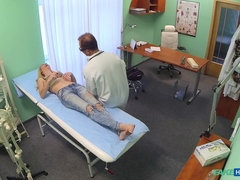 Amateur, Engañando, Pareja, Médico, Penetracion con dedos, Enfermera, Coño, Uniforme