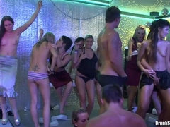 デカパイ, 衣服着たままセックス, 指いじり, 眼鏡, グループ, レズビアン, オージー, サテン