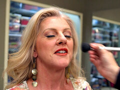 In den arsch, Blondine, Blasen, Paar, Reife frau in den arsch, Milf, Öffentlich, Sohn