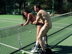 Slim tennis babe Ariana Grand gets screwed outdoors