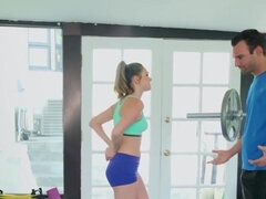 I make my gym instructor take my meat pole in her fuckholes