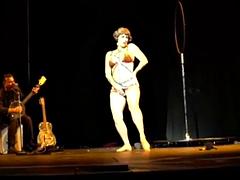 Nana, Belle grosse femme bgf, Gros seins, Brunette brune, Dansant, Fétiche, Mère que j'aimerais baiser, Nénés