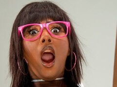 Grosser arsch, Fingern, Küssen, Lesbisch, Masturbation, Muschi, Tätowierung, Spielzeuge