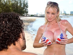 Leie, Strand, Grosse titten, Bikini, Blondine, Massage, Milf, Titten