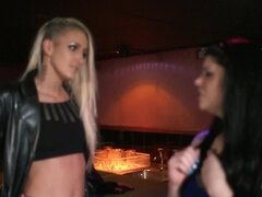 Rubia, Dominacion femenina, Lesbiana, Juguetes