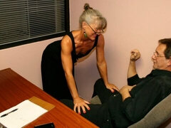 Amateur, Blonde, Branlette thaïlandaise, Bureau, Secrétaire, Cheveux courts, Maigrichonne, Suçant