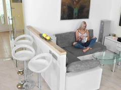 Блондинки, Мастурбация, Киски, Соло, Тугие, Подглядывание