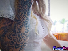 Arousing gambler blond reveals fresh cunt