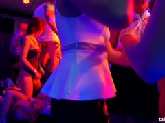 Grosse bite, Gros seins, Sucer une bite, Habillées, Lesbienne, Actrice du porno, Echangistes, Mouillée