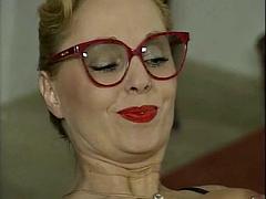 Nana, Blonde, Sucer une bite, Lesbienne, Mère que j'aimerais baiser, Séduite, Professeur, Nénés