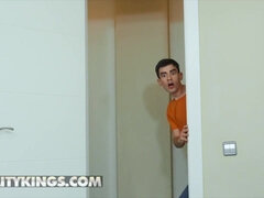 Grosse titten, Blasen, Bruder, Braunhaarige, Lecken, Masturbation, Muschi, Tätowierung