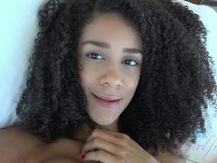 Leie, Grosse titten, Schwarz, Blasen, Freundin, Handjob, Laktieren, Zierlich