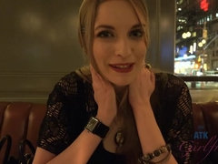 Blondine, Blasen, Füsse, Fingern, Küssen, Muschi, Entkleiden, Tätowierung