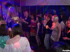 Zwart, Bruinharig, Naakte man aangeklede vrouw, Groep, Interraciaal, Orgie, Panty, Rijden
