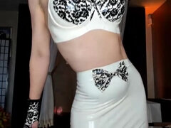 Tussi, Grosse titten, Braunhaarige, Kleid, Latex, Muschi, Rasiert, Scherzbold