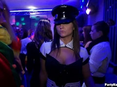 Enthousiasteling, Pijpbeurt, Bruinharig, Naakte man aangeklede vrouw, Gek, Lul, Vrouw, Feest