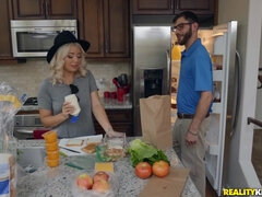 Niñera, Verga grande, Tetas grandes, Rubia, Tetona, Sexo duro, Adolescente