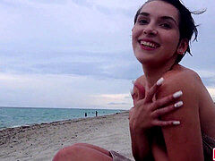 18 jahre, Blasen, Braunhaarige, Aufs gesicht abspritzen, Kurzes haar, Dürr, Jungendliche (18+), Titten