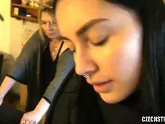 Enthousiasteling, Pijpbeurt, Tsjechisch, Vingeren, Hd, Gezichtspunt, Kort haar, Softcore pornografie