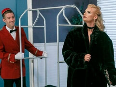 Gros cul, Gros seins, Blonde, Sucer une bite, Branlette thaïlandaise, Masturbation, Mère que j'aimerais baiser, Jarretelles