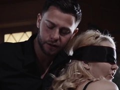 Blindfolded Aaliyah Love gets in hands of a passionate lover