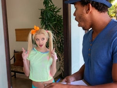 Blonde, Sucer une bite, En levrette, Branlette thaïlandaise, Monstre, Pigtail, Jarretelles, Adolescente