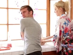 Anal, Gros seins, Blonde, Sucer une bite, Éjaculation interne, Branlette thaïlandaise, Hard, Belle mère