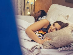 Минет, Застукали, Семья, Пальцем, Межрасовый секс, Молоденькие, Втроем, Сиськи