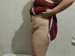 Plump babe masturbates in tub donning retro outfit