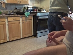 Attrapée, Homme nu et filles habillées, Couple, Tir de sperme, Exhib, Branlette thaïlandaise, Surprise, Turc