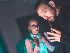 Schlafzimmer, Blondine, Blasen, Handjob, Hotel, Natürlichen titten, Rasiert, Jungendliche (18+)