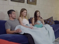 Nana, Sucer une bite, Faciale, 2 femmes 1 homme, Adolescente, Plan cul à trois