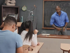 Lécher le cul, Cul à la bouche, Sucer une bite, En levrette, Hard, Interracial, Seins naturels, Cheveux courts