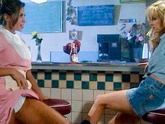 Grote mammen, Blond, Vingeren, Moeder die ik wil neuken, Kut duiken, Strippen, Tieten likken, Oud