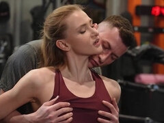 In den arsch, Grosse titten, Kehlenfick, Hundestellung, Erotisch, Natürlich, Pornostars, Rotschopf