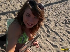 Leie, Bikini, Blasen, Braunhaarige, Aufs gesicht abspritzen, Geschwollene nippel, Realität, Tätowierung