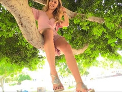 En gros plan de très près, Extrême, Lingerie, Masturbation, Orgasme, Solo, Jarretelles, Sous la jupe