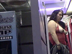 Leie, Wohlbeleibte schöne frauen, Grosser arsch, Blasen, Geschnappt, Flashen, Absätze, Spanner