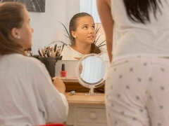 Gros seins, Doigter, Embrassement, Masturbation, Mère que j'aimerais baiser, Chatte, Rasée, Dénudage