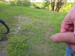 Flashing, Handbeurt, Rijpe lesbienne, Natuurlijk, Natuurlijke tieten, Buiten, Tieten likken, Bekijker