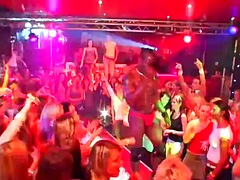 Enthousiasteling, Blond, Pijpbeurt, Naakte man aangeklede vrouw, Hardcore, Interraciaal, Openbaar, Realiteit