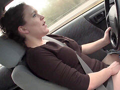 Enthousiasteling, Auto, Masturbatie, Orgasme, Buiten, Geschoren, Softcore pornografie, Alleen