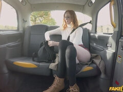 Tussi, Britisch, Auto, Lecken, Muschi, Arsch lecken, Tätowierung, Spielzeuge