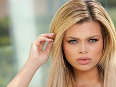 Sucer une bite, Queue, En levrette, Fille latino, Seins naturels, Jarretelles, Adolescente, Nénés